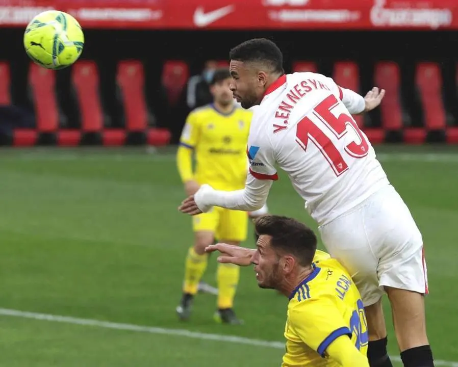 En Nesyri durante el partido ante el C&aacute;diz CF de la pasada jornada. - efe