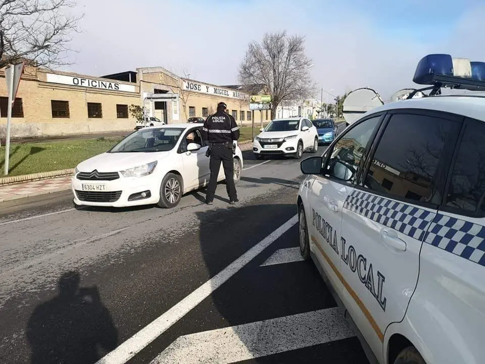 Control policial en Bollullos. - VH
