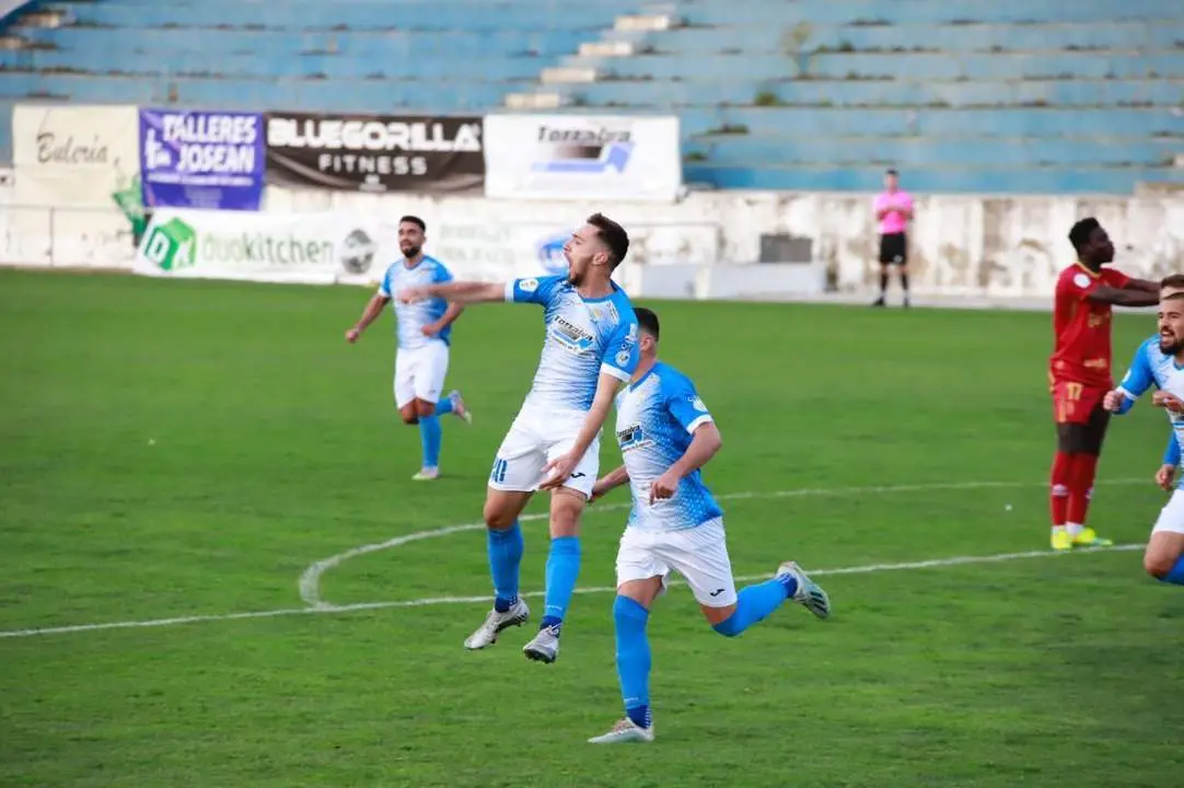Palacios anot&oacute; un gol de cabeza frente al Antoniano tras el saque de un c&oacute;rner. - Cristo Garc&iacute;a