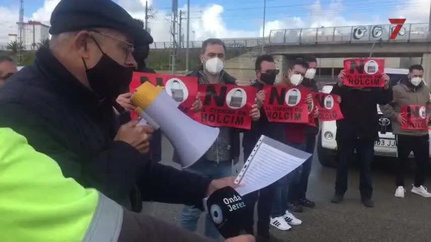 La plantilla de Holcim en Jerez se rebela contra las "mentiras" de la empresa