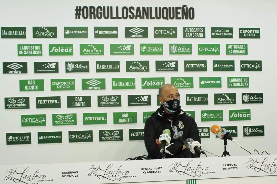 El entrenador de la Balona, Calder&oacute;n, contento con el trabajo de su equipo - Ra&uacute;l J. Bustillos
