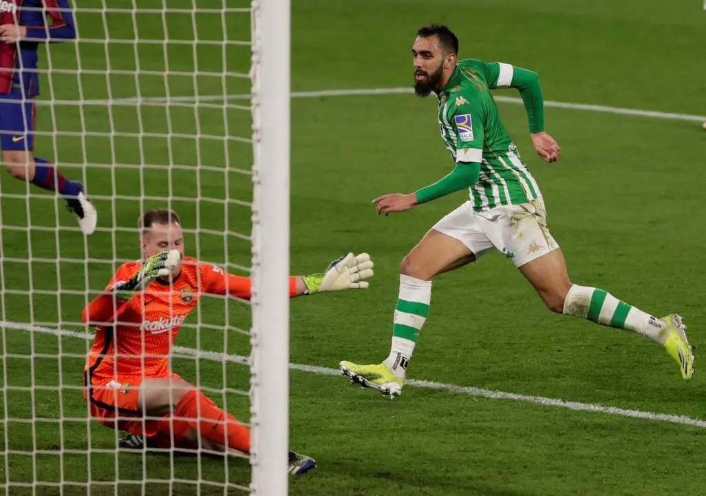 Imagen del primer gol de Borja Iglesias en el duelo ante el Barcelona. - efe