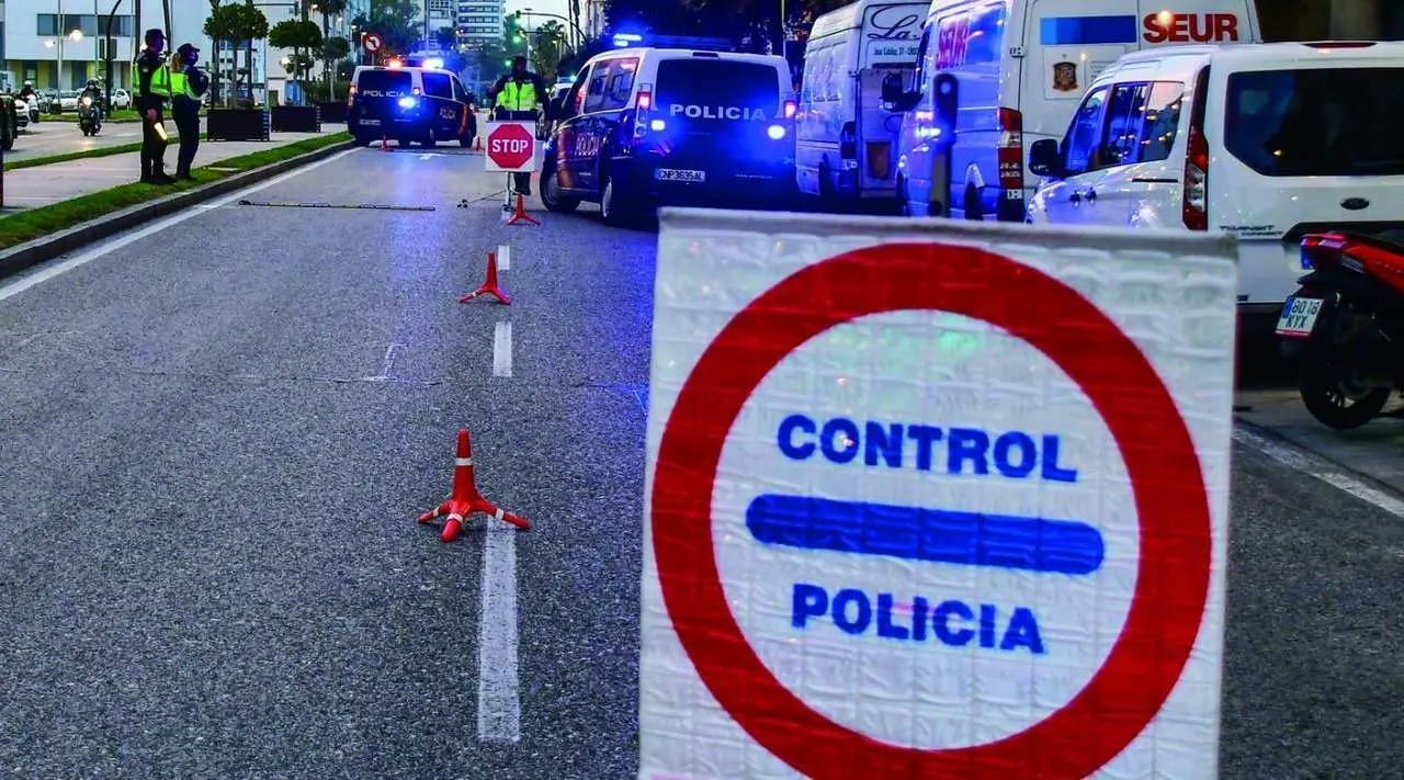Control policial en C&aacute;diz.  - Archivo / Eulogio Garc&iacute;a