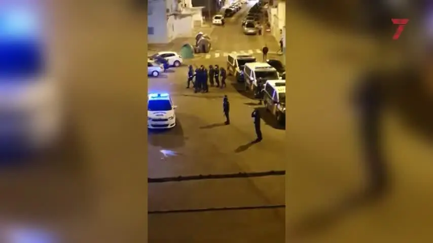 Noche de graves disturbios y cargas policiales en una barriada de la zona sur de Jerez