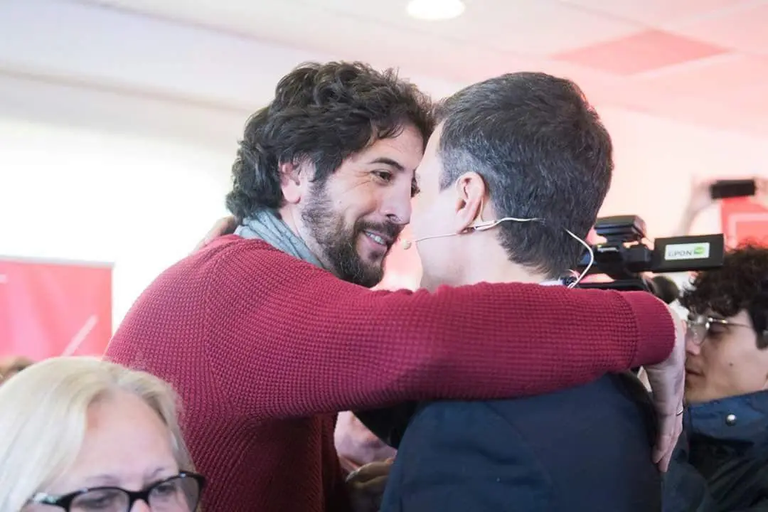 Antonio Gonz&aacute;lez, con Pedro S&aacute;nchez, en foto de archivo. - Cedida