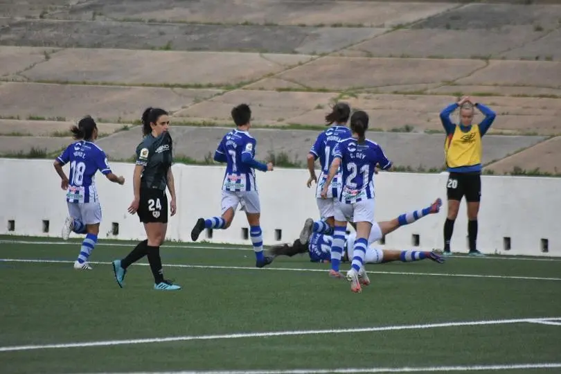 Dany Helena, celebrando el &uacute;ltimo gol ante el Rayo Vallecano. - TENOR