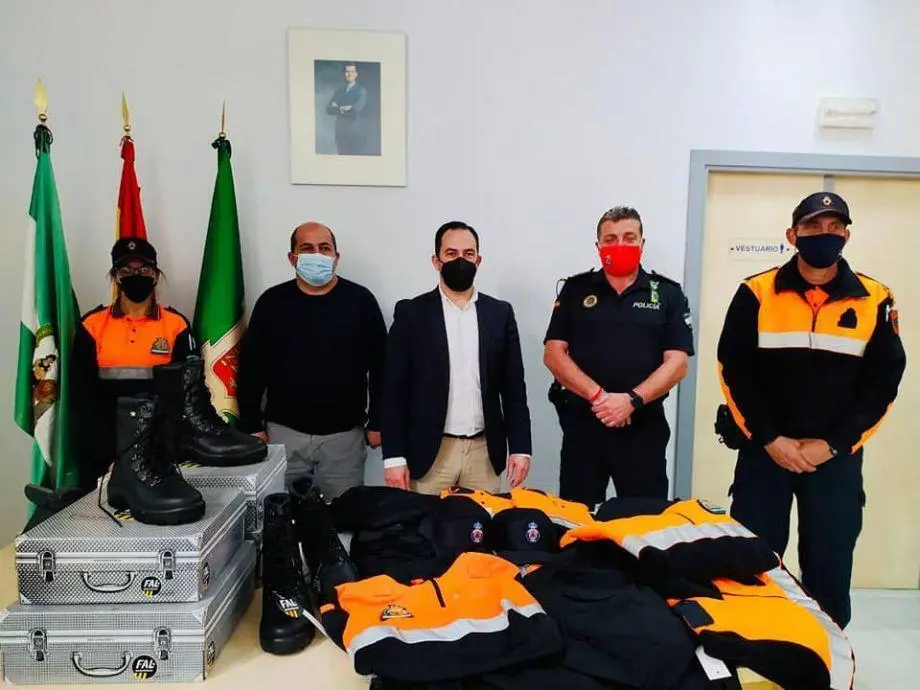 Entrega de los nuevos uniformes. - A.I.