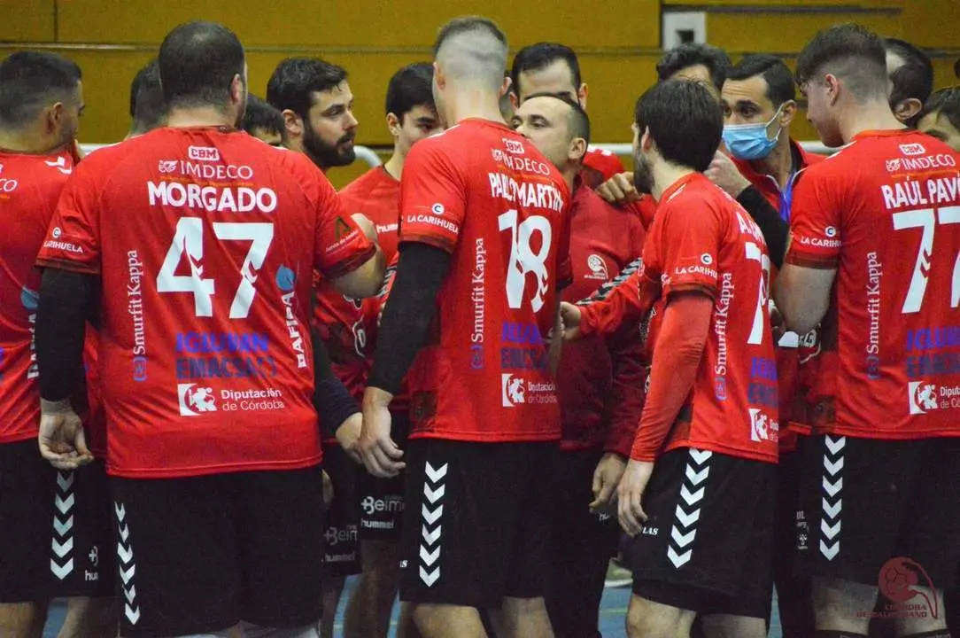 Pi&ntilde;a de los jugadores granates en un partido en F&aacute;tima - | Cajasur CBM