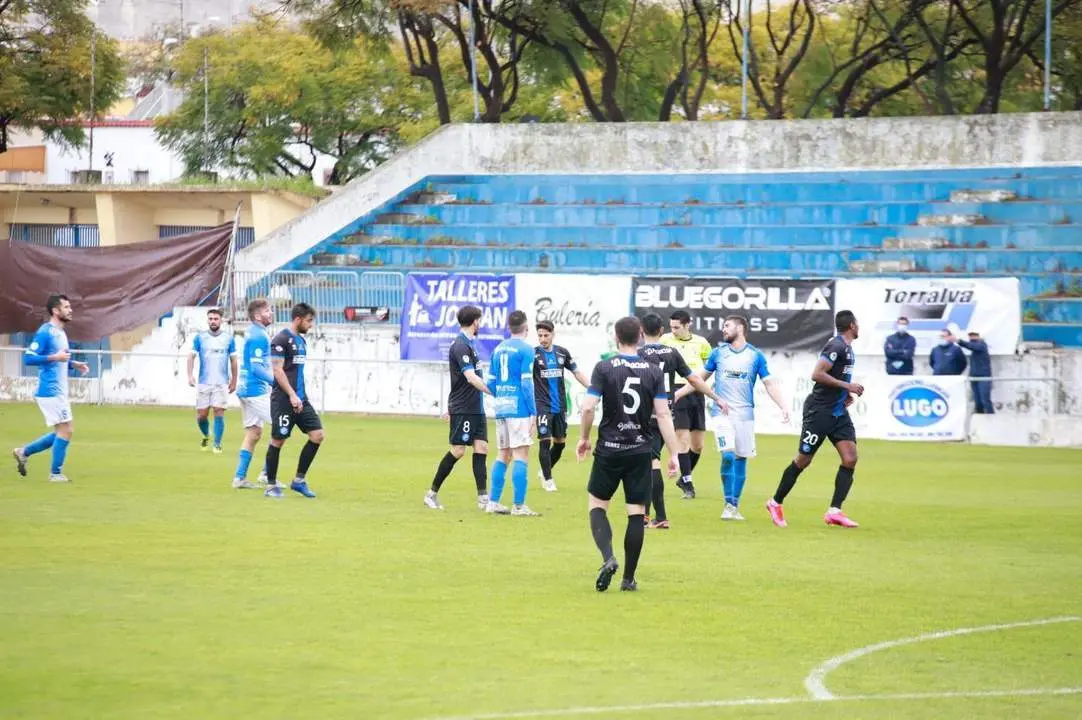 Imagen del derbi de este domingo entre el Xerez CD y el Xerez DFC. - Cristo Garc&iacute;a