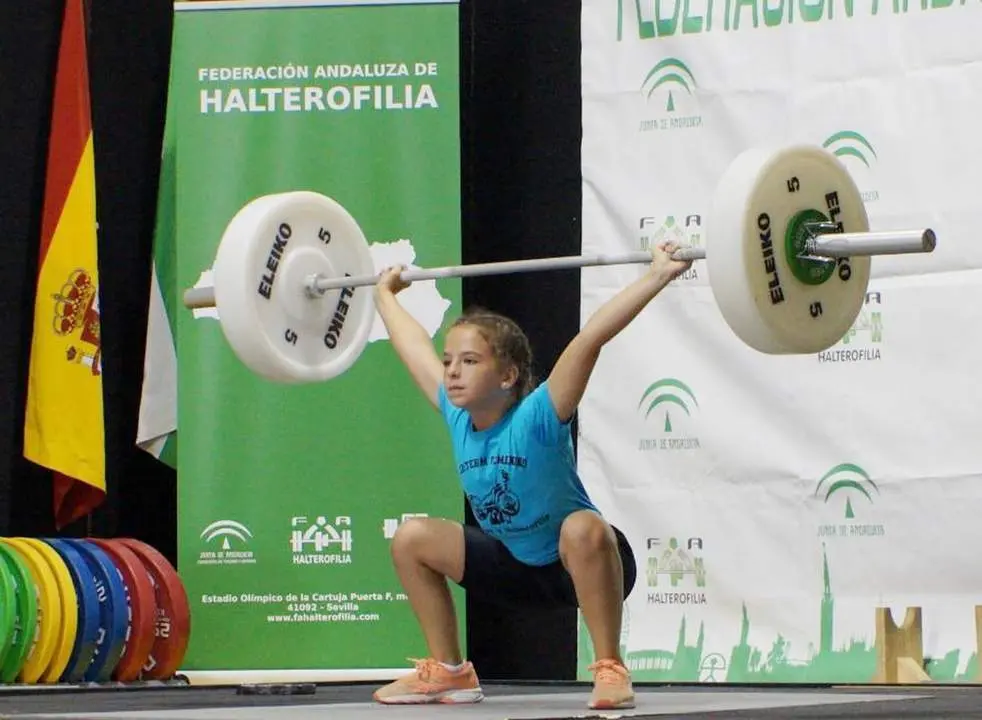 La prometedora haltera sanluque&ntilde;a Julia Perez-Gil debutar&aacute; en categor&iacute;a sub 15 en la capital de Espa&ntilde;a - CHS