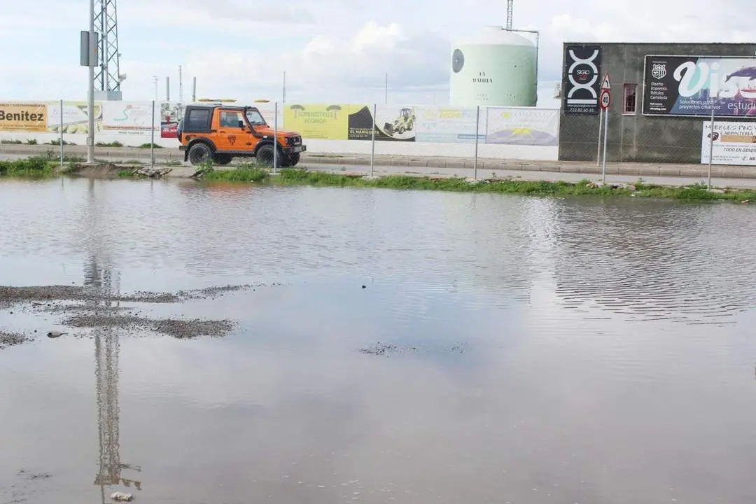 Una tromba de agua dej&oacute; anegada en pocas horas las inmediaciones del Doro Stadium - 