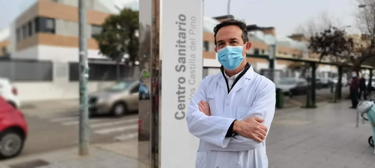 Jos&eacute; Luis Raya, responsable de la Unidad de Mama en el Hospital Universitario Reina Sof&iacute;a. - Lourdes C&oacute;rdoba