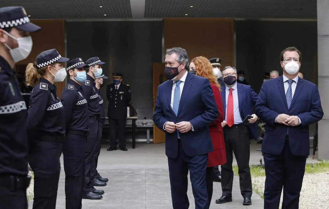 Nuevos polic&iacute;as locales en Sevilla. - AYTO