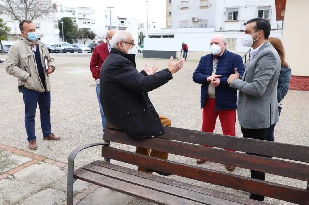 D&iacute;az en su visita a los vecinos de Las Torres - jerez.es