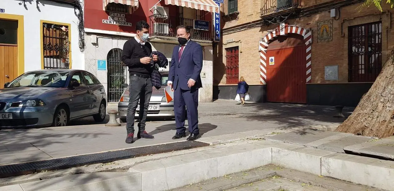 L&oacute;pez Aparicio en la Plaza de Curtidores. - CS