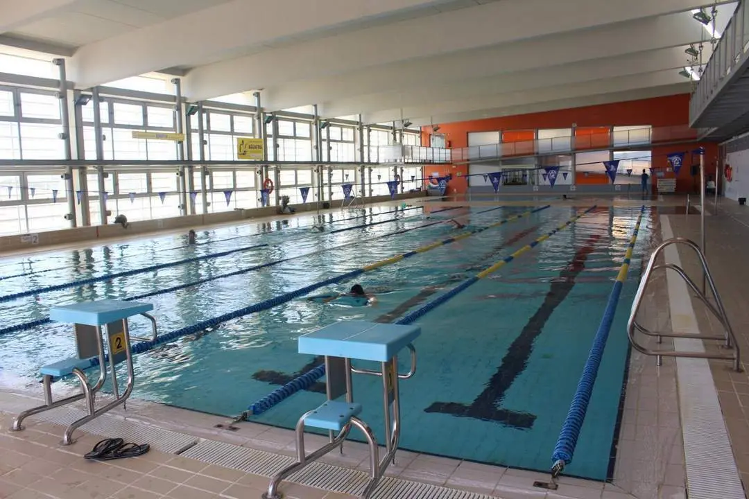 Instalaciones de la piscina cubierta de Puente Genil. - 