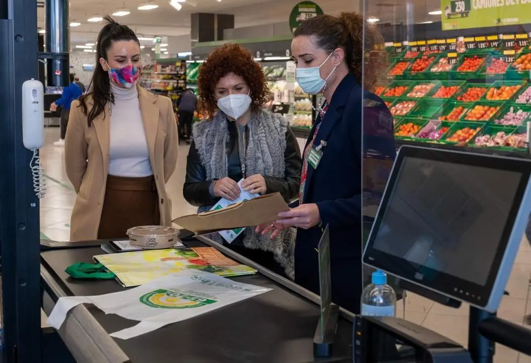 Visita de Lim&oacute;n al Mercadona de Lepe. - VH