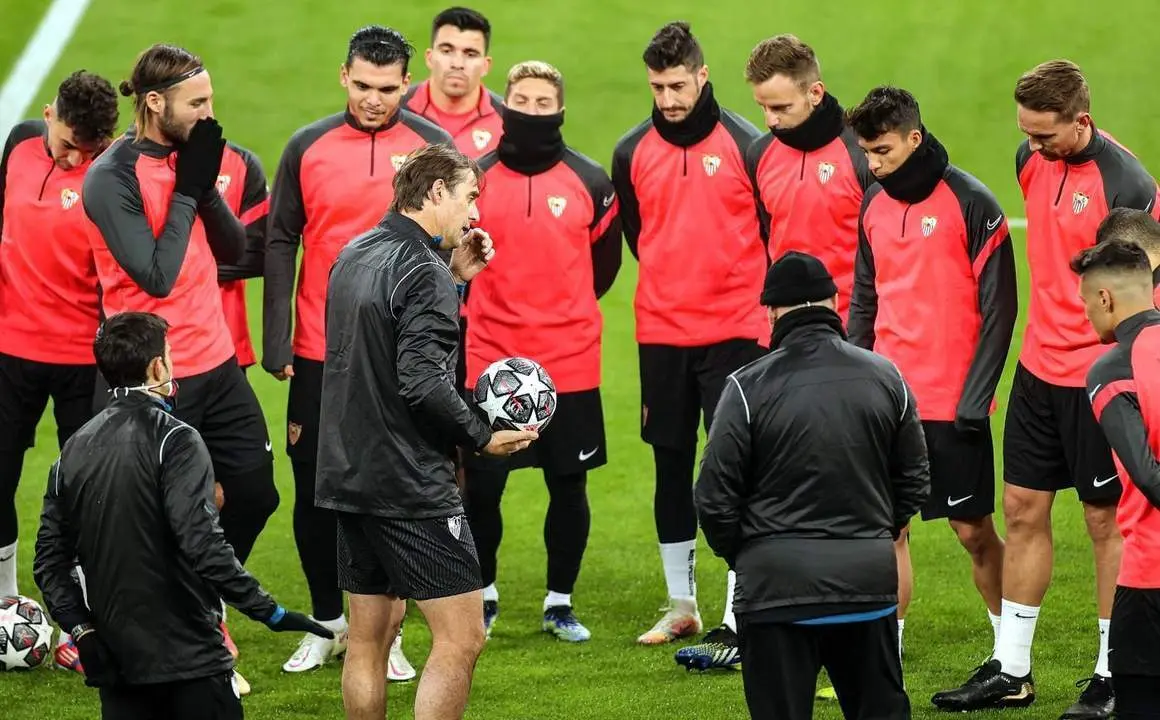 Julen Lopetegui durante el entreno previo al duelo de Champions. - efe
