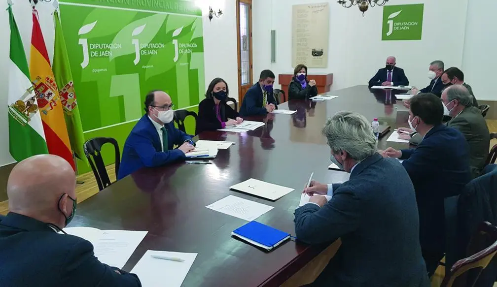 La ministra Reyes Maroto en la reuni&oacute;n en la Diputaci&oacute;n de Ja&eacute;n - VIVA JA&Eacute;N