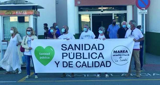 Concentraci&oacute;n de Marea Blanca por la sanidad p&uacute;blica y de calidad en Conil. - A. I.