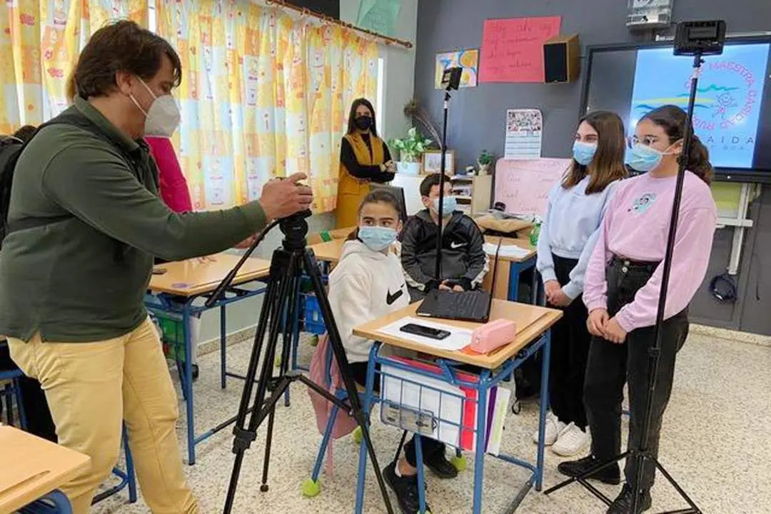 Un momento de la grabaci&oacute;n de Guadafilm en el interior del CEIP Maestra Caridad Ruiz - CMCR