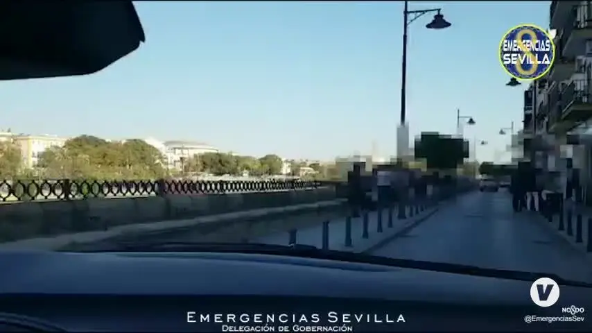 Precintado un bar en Sevilla con 80 personas en su interior y m&aacute;s de 60 en la calle