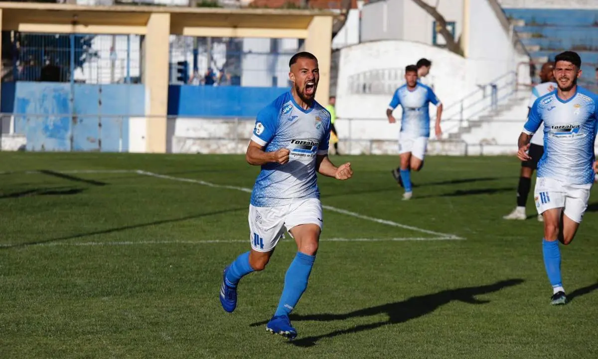 Lucas Correa celebra su gol en La Juventud. - Cristo Garc&iacute;a