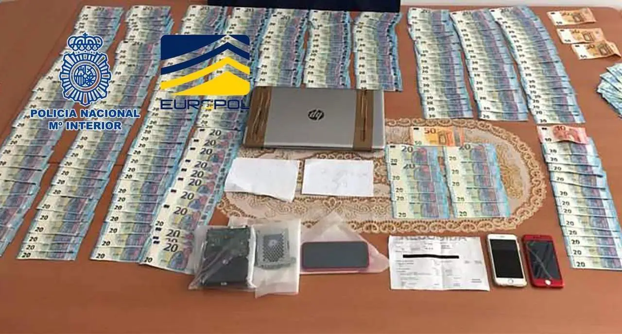 Billetes falsos incautados. - VH