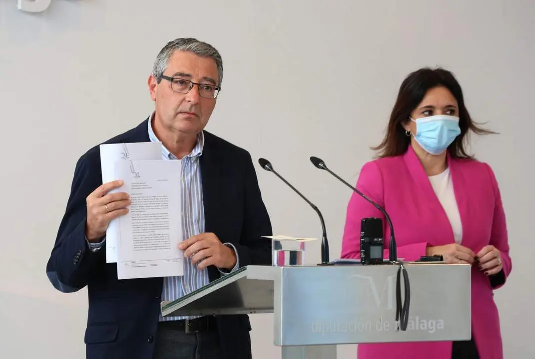 Salado con el informe. - Diputaci&oacute;n