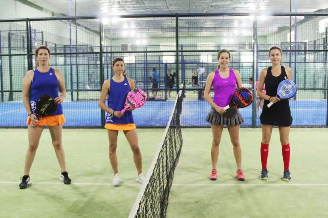 Mar&iacute;a Roc&iacute;o Garc&iacute;a y Ananda Herrera ante M. Poblete y Elena Marrero - Ra&uacute;l J. Bstullos