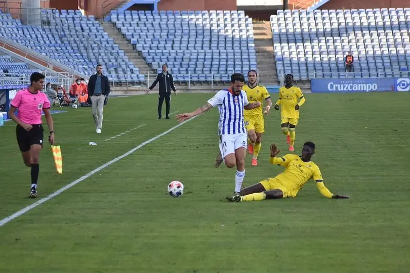 Futbolistas del Recreativo en el partido de ida ante el C&aacute;diz B.  - TENOR