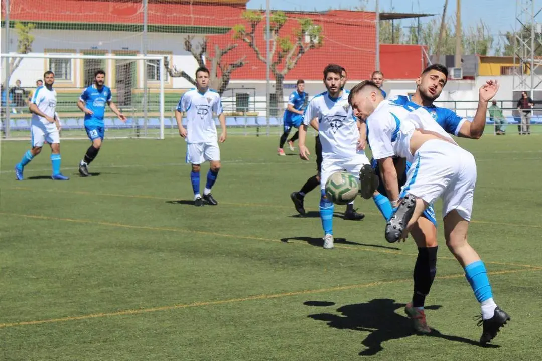 Los dos equipos no dieron un bal&oacute;n por perdido en este duelo de rivalidad local - Ra&uacute;l J. Bustillos