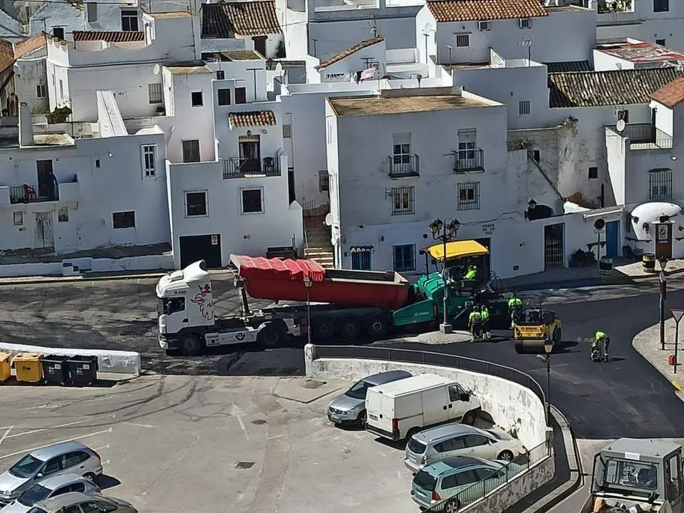 Trabajos de asfaltado en la Plaza de la Paz. - I.B.