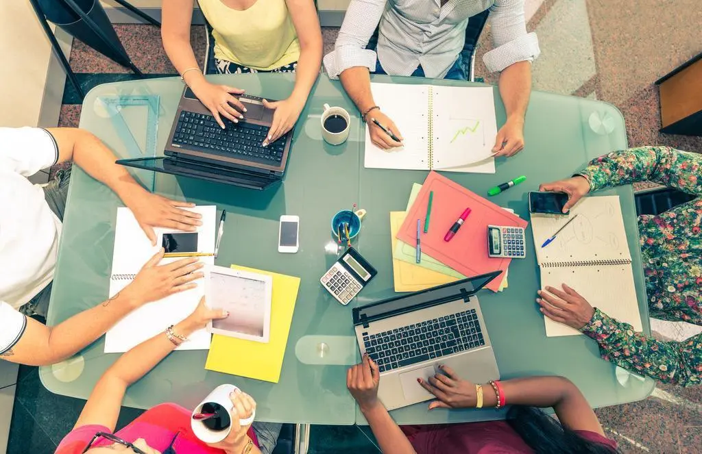 Emprendedores. - 