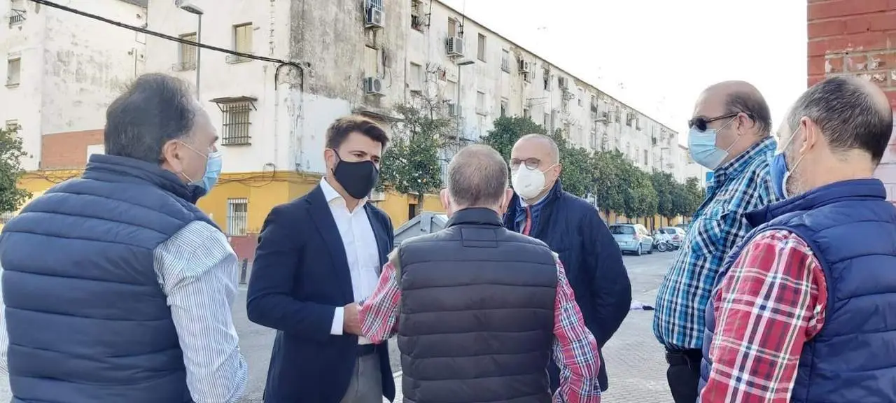 Visita de Beltr&aacute;n P&eacute;rez al barrio de Los Pajaritos. - PP