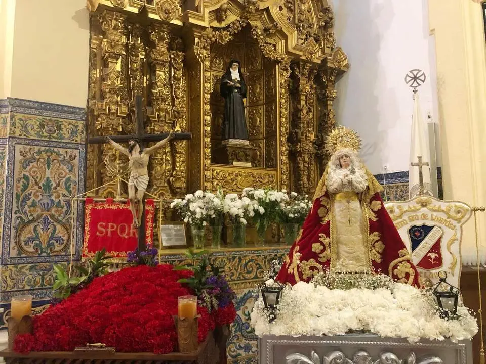 PASOS EXPUESTOS EN LA CAPILLA DEL COLEGIO.  - VIVA