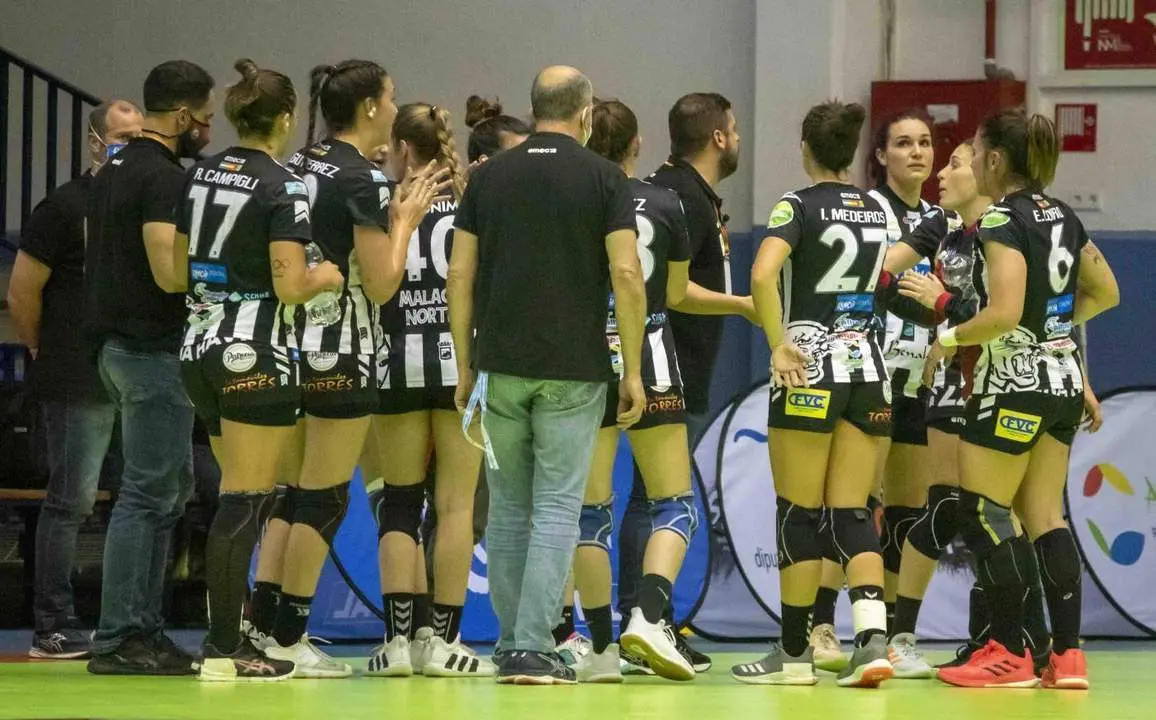 Ajustada derrota en casa. - RF M&aacute;laga / J. Montoro