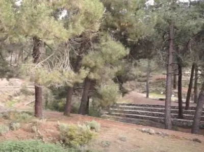 El proyecto para excavar fosas en V&iacute;znar, en Granada, arranca con la fase log&iacute;stica