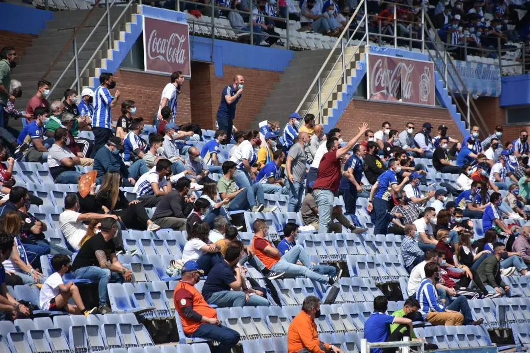 La afici&oacute;n del Recre, enfadada. - TENOR
