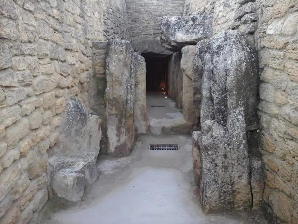 Corredor del dolmen de Viera, en Antequera. - Europa Press