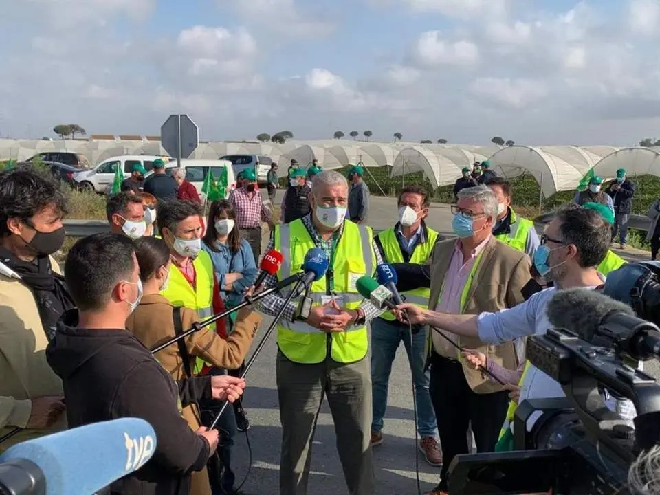 Protesta de agricultores en Moguer. - VH