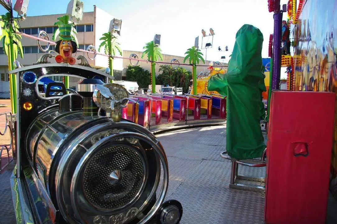 Montaje Atracciones Feria DIVERCOM  - Rohu