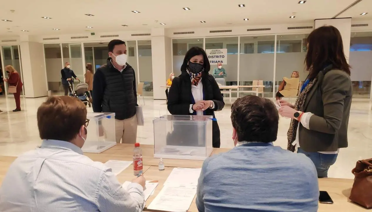 Virginia P&eacute;rez, en el momento de votar en el Congreso. - PP