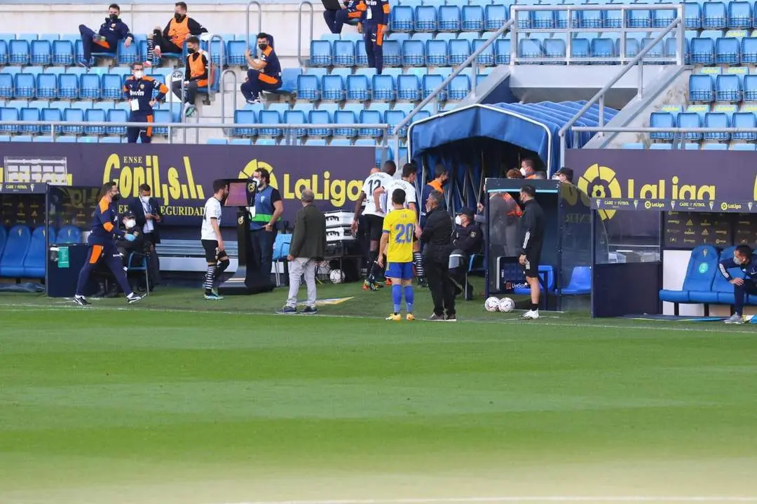 El Valencia se retira del c&eacute;sped de Carranza - Trekant Media