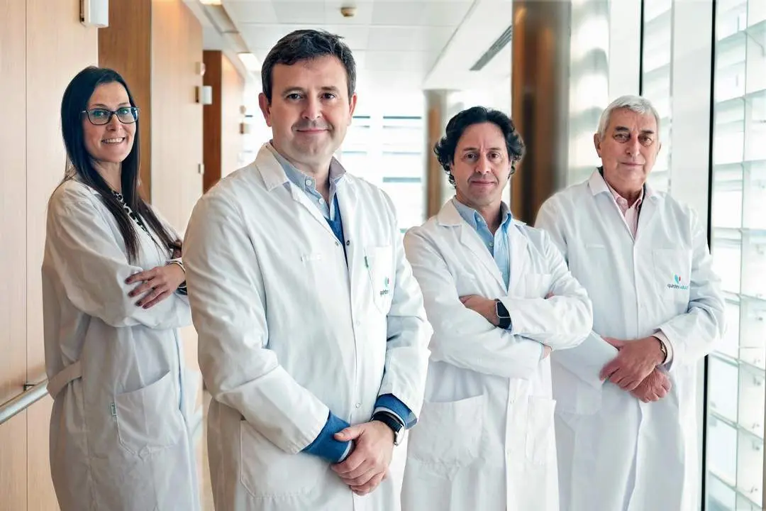 El doctor Antonio Barranco y su equipo de Cirug&iacute;a de la Obesidad. - Quir&oacute;nSalud