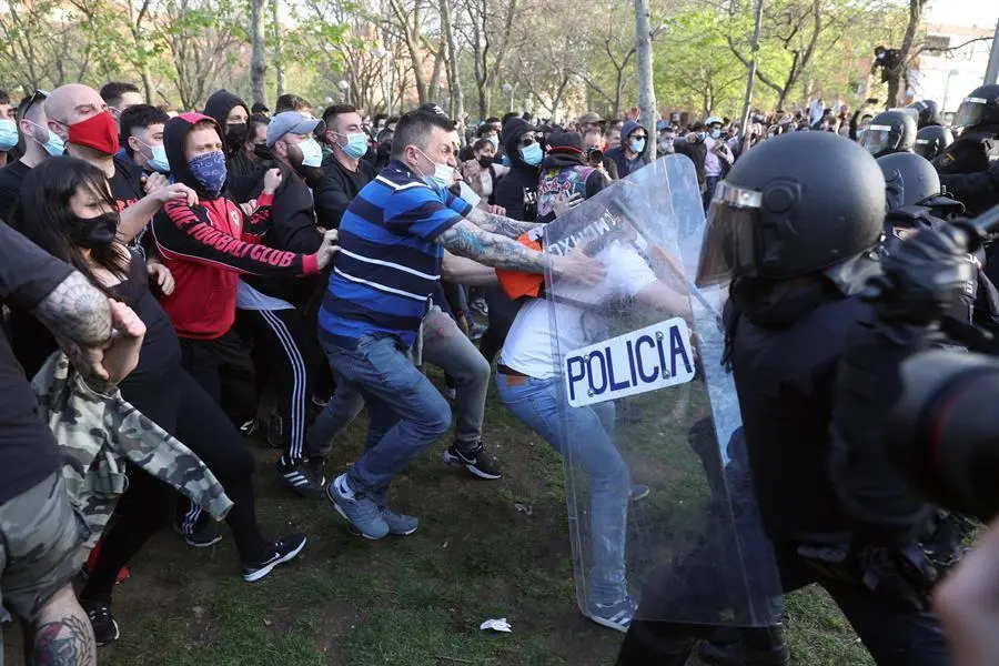 Cargas policiales en Vallecas. - EFE