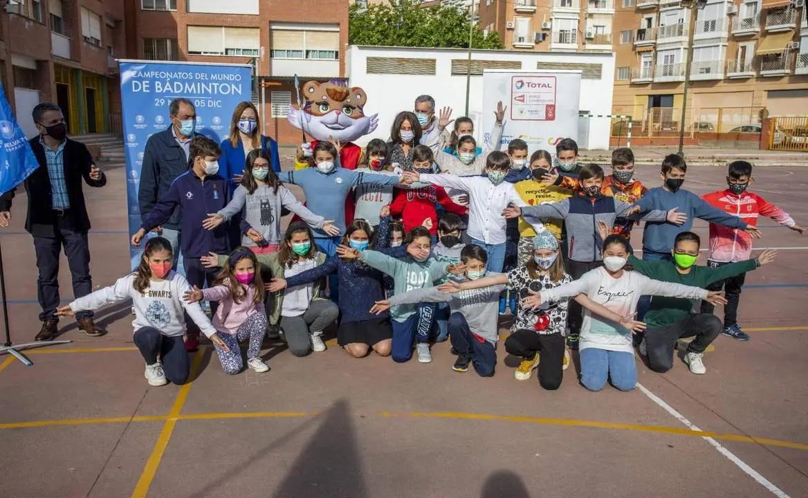 Onuba con los alumnos del Garc&iacute;a Lorca. - VH