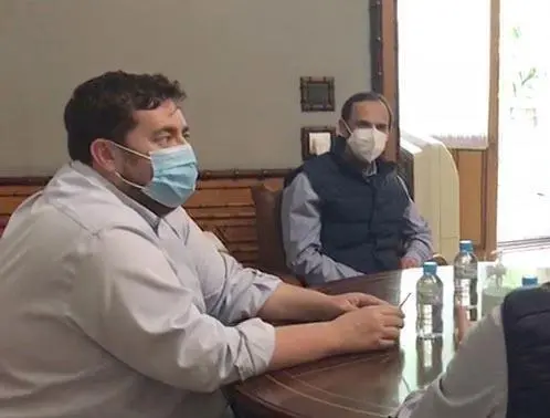 El diputado Jaime Armario reunido con el alcalde, V&iacute;ctor Mora. - Informaci&oacute;n.