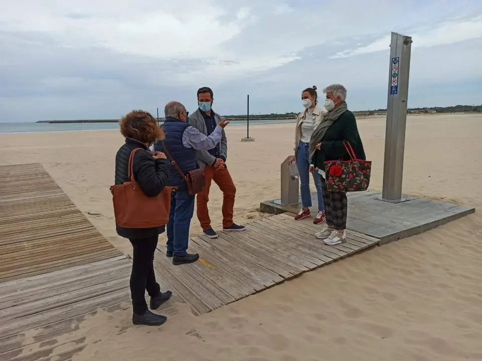 Lavapi&eacute;s en playa de El Puerto. - viva