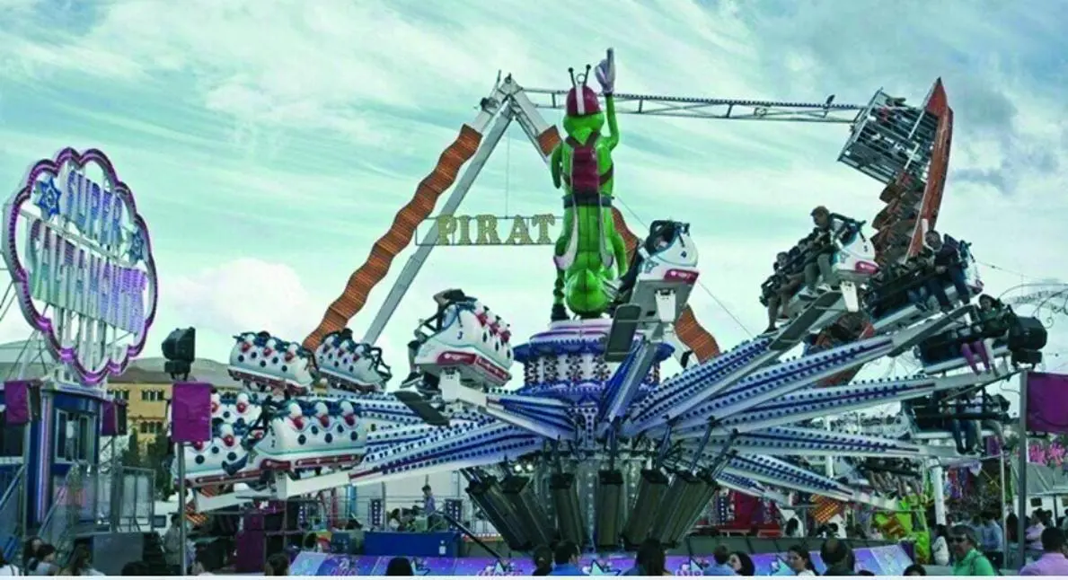 Imagen de una de las atracciones del sanluque&ntilde;o Isaac Poley, desmontada y guardada en una nave octubre de 2019.   - A. I.
